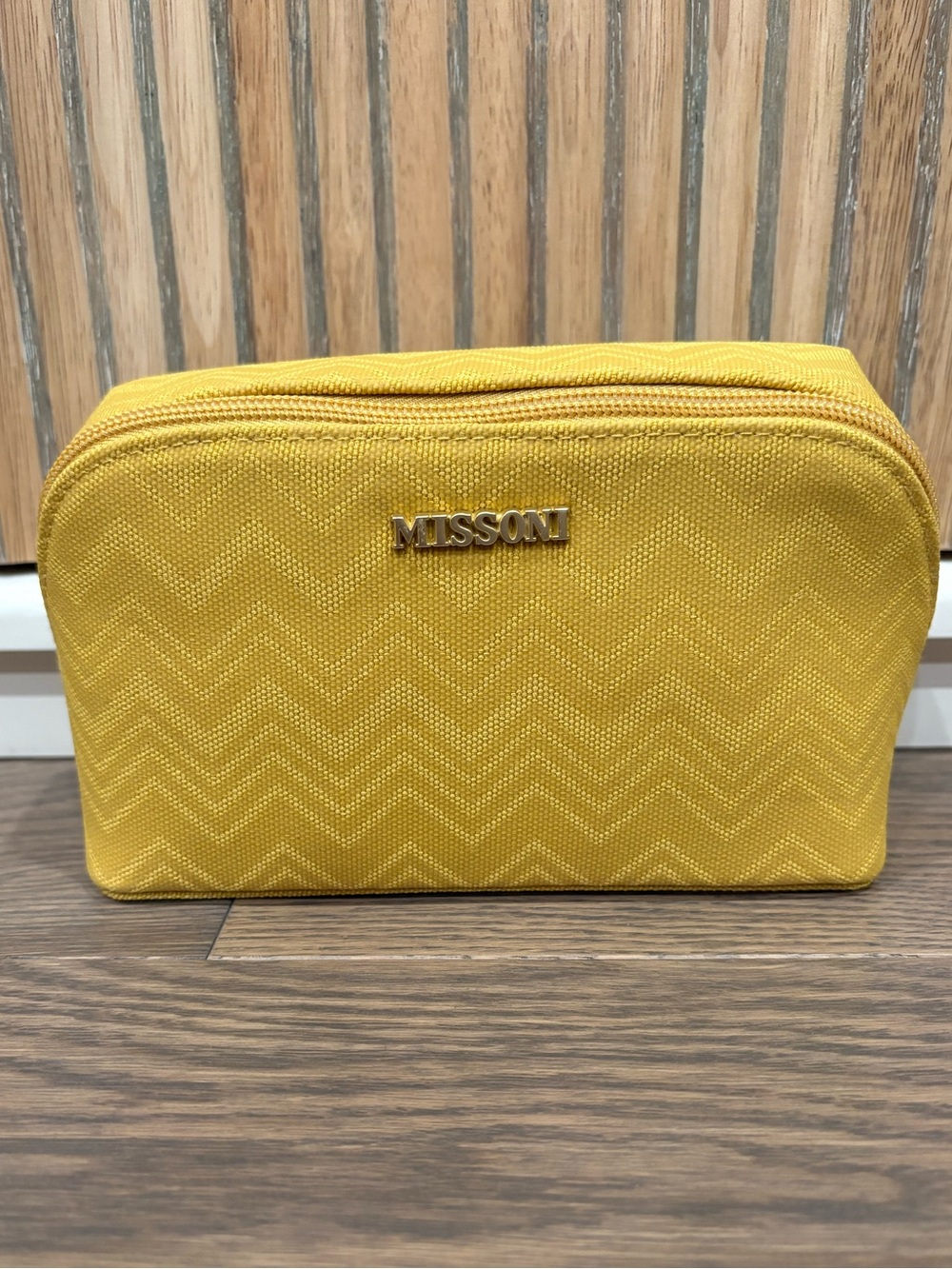 New *SEALED* Delta One Missoni Amenity Bag in Rio Radiance (Yellow)